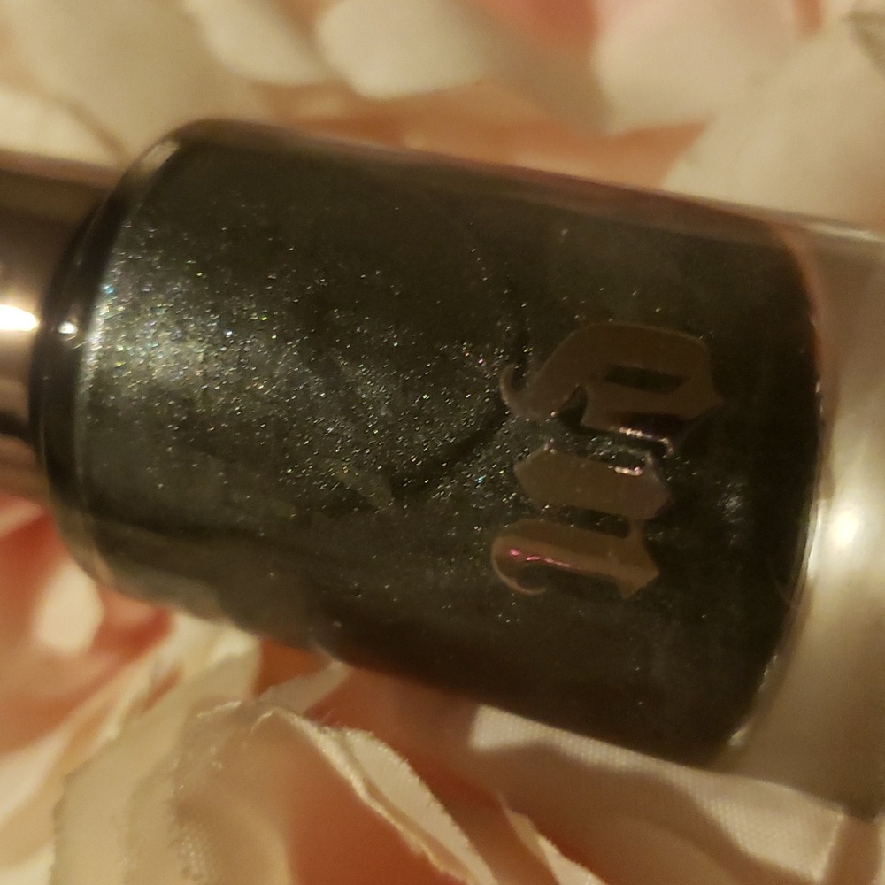 πππ§ββοΈUZI Urban Decay DISCONTINUED Nail Color NWOBOX - Picture 5 of 5